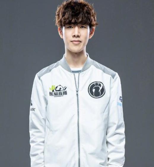 IEM 科隆 2024：轻松揽胜 NAVI 2-0击败Astralis