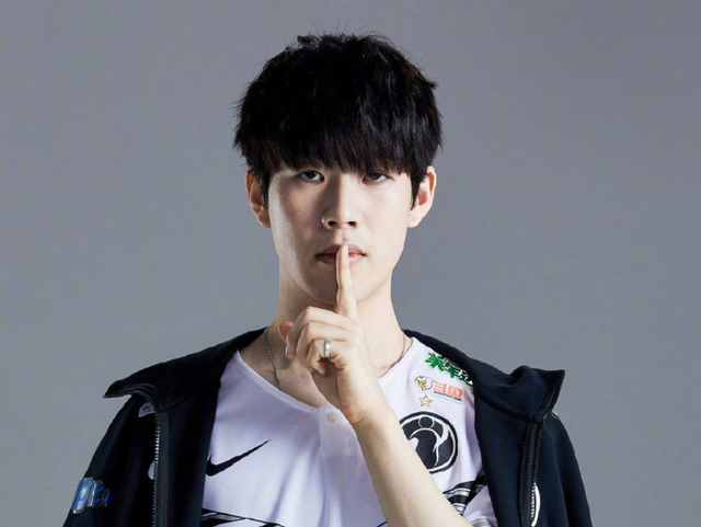 “LPL外援顶薪1050万”登微博热搜 网友锐评：外援真就高人一等？